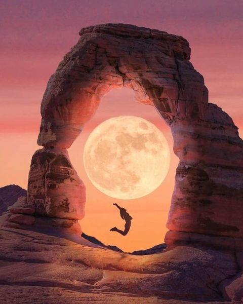 Картина по номерам 40x50 Девушка, полная луна и скалы