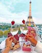 Без бренда «Свидание на фоне Эйфелевой башки» в Костроме