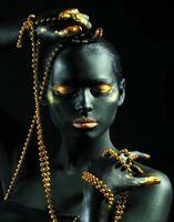 Без бренда «Девушка в черно-золотом макияже» в Костроме