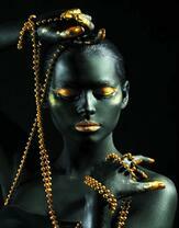 Без бренда «Девушка в черно-золотом макияже» в Костроме в интернет-магазине  Без бренда «Девушка в черно-золотом макияже» в Костроме