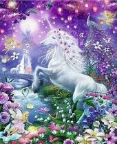 Белый единорог у ночного волшебного озера